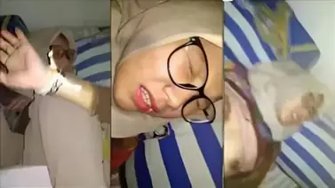 Bokep Jilbab SMA Kacamata Memek Tembem Langka Lumer Hot