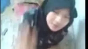 Jilbab Hitam Keenakan