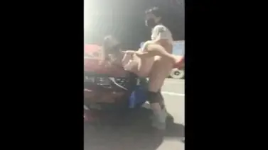 Tantangan Nyali Ngentot Outdoor Atas Mobil Bebas